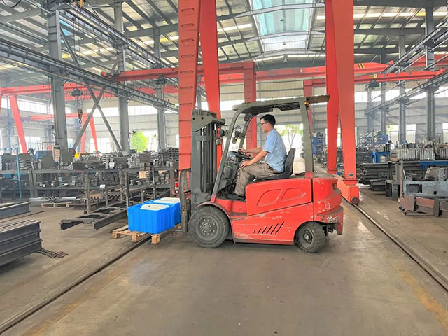 米瑪平衡重式叉車.jpg 米瑪平衡重式叉車.jpg