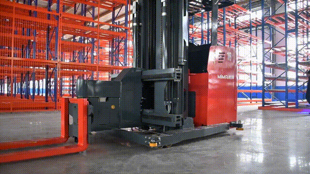 米瑪三向叉車應用.gif