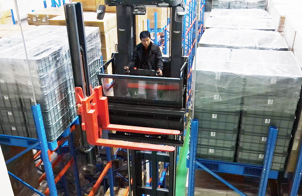 米瑪窄巷道三向叉車.jpg 米瑪窄巷道三向叉車.jpg