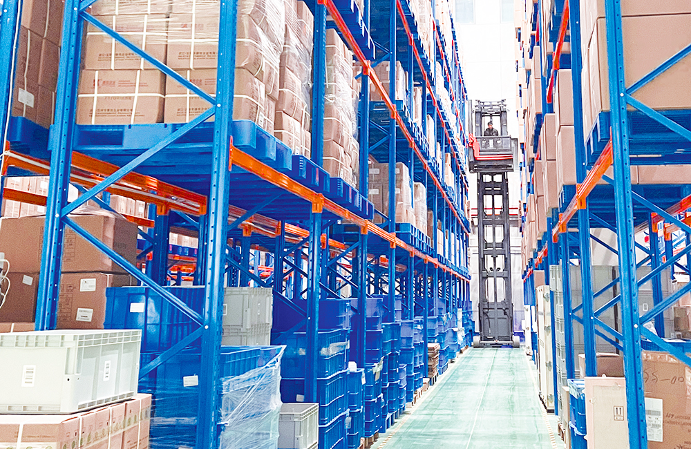 米瑪三向電動叉車.jpg 米瑪三向電動叉車.jpg