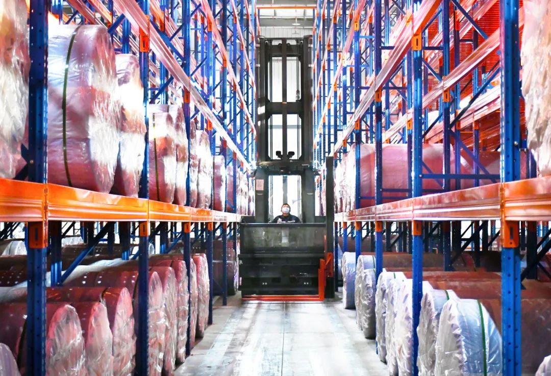 米瑪窄巷道三向叉車1.jpg 米瑪窄巷道三向叉車1.jpg