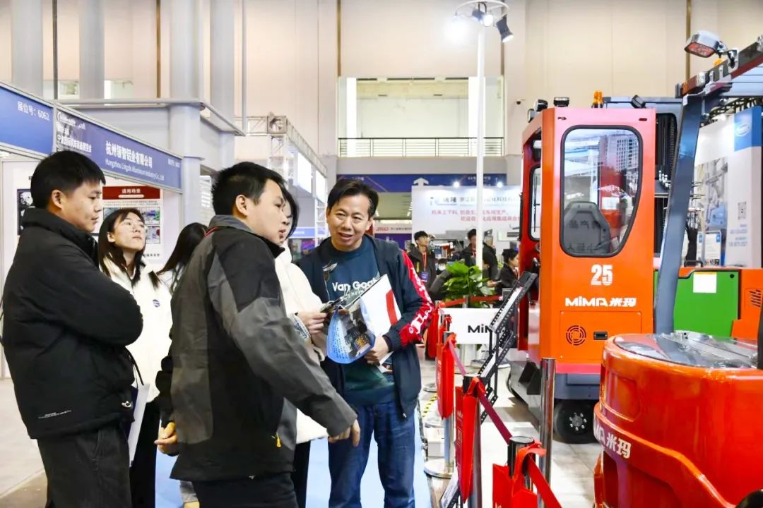 米瑪電動(dòng)叉車(chē)展會(huì)7.jpg